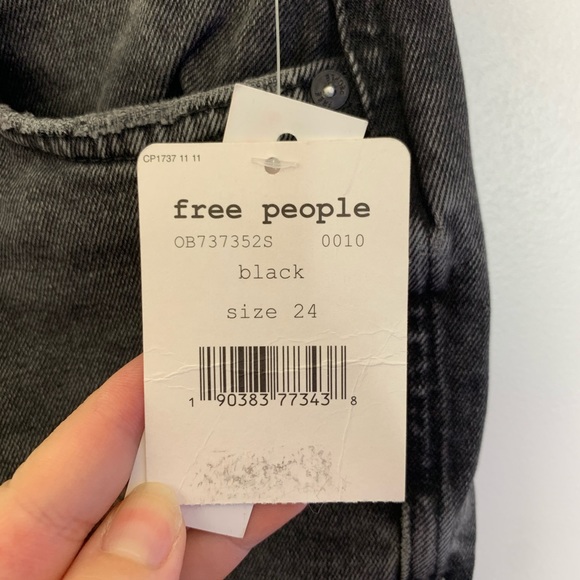 Free People black cropped raw hem jeans - Picture 5 of 9
